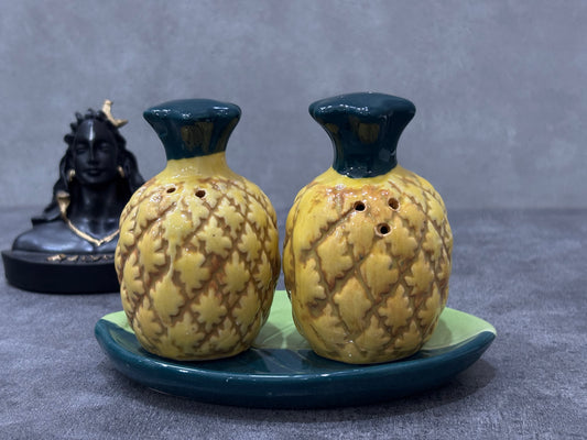 "Tropic Like It's Hot" Pineapple Shaker Set