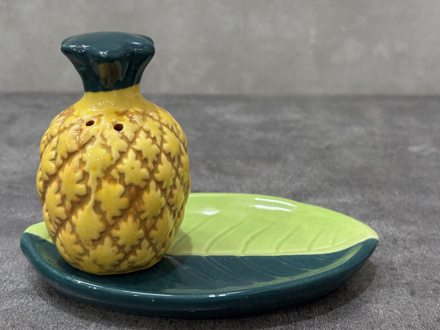 "Tropic Like It's Hot" Pineapple Shaker Set
