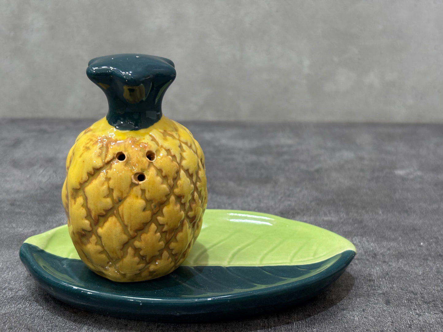 "Tropic Like It's Hot" Pineapple Shaker Set