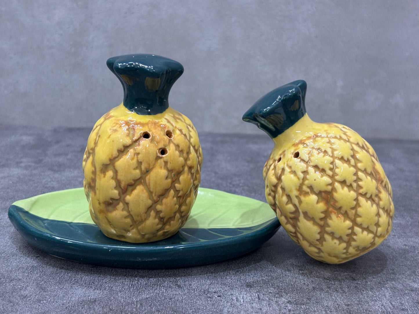 "Tropic Like It's Hot" Pineapple Shaker Set